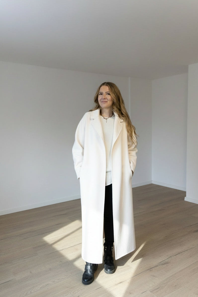 Mantel - Winter Bloom