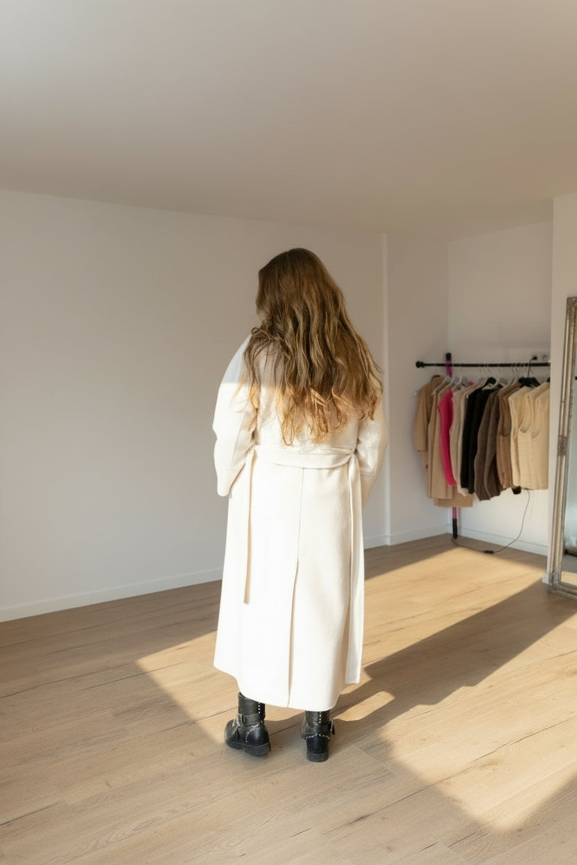 Mantel - Winter Bloom